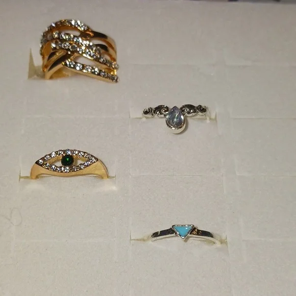 ⭐️Ring #4⭐️ 4.5 Size Rings. NWT. Silver colors, gold colors, faux diamonds. - Picture 9 of 16